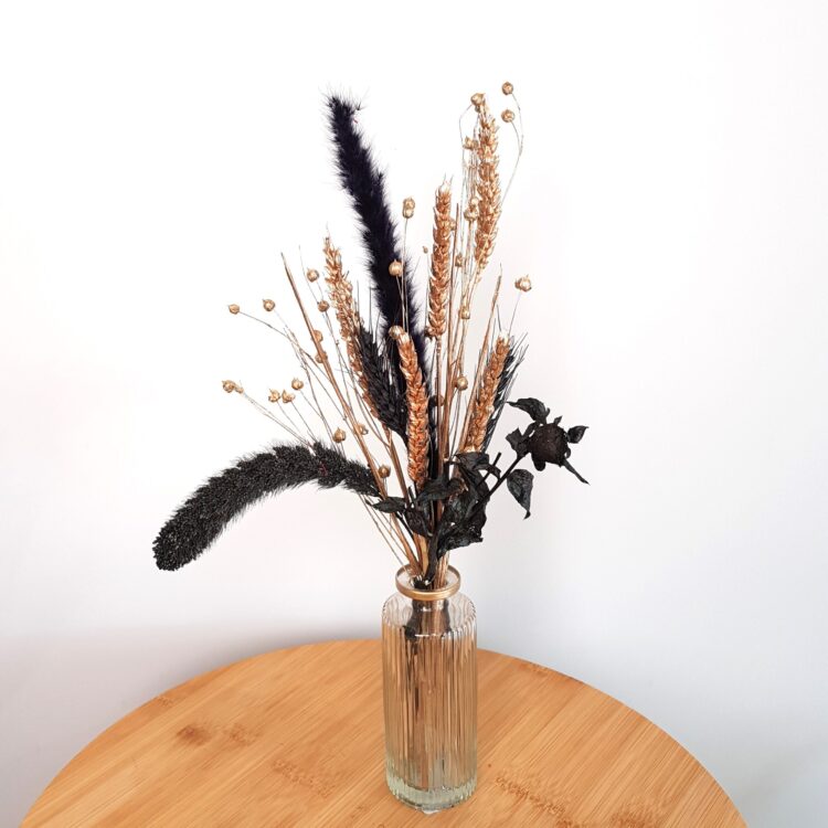 Droogboeket zwart/goud in vaasje