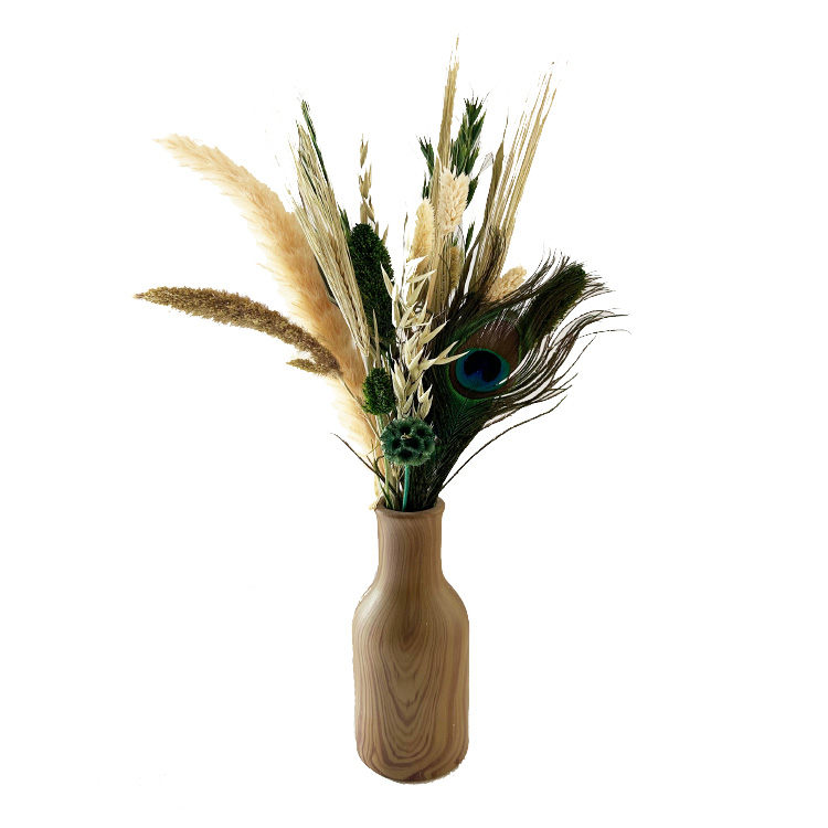 Bruin vaasje met droogbloemen