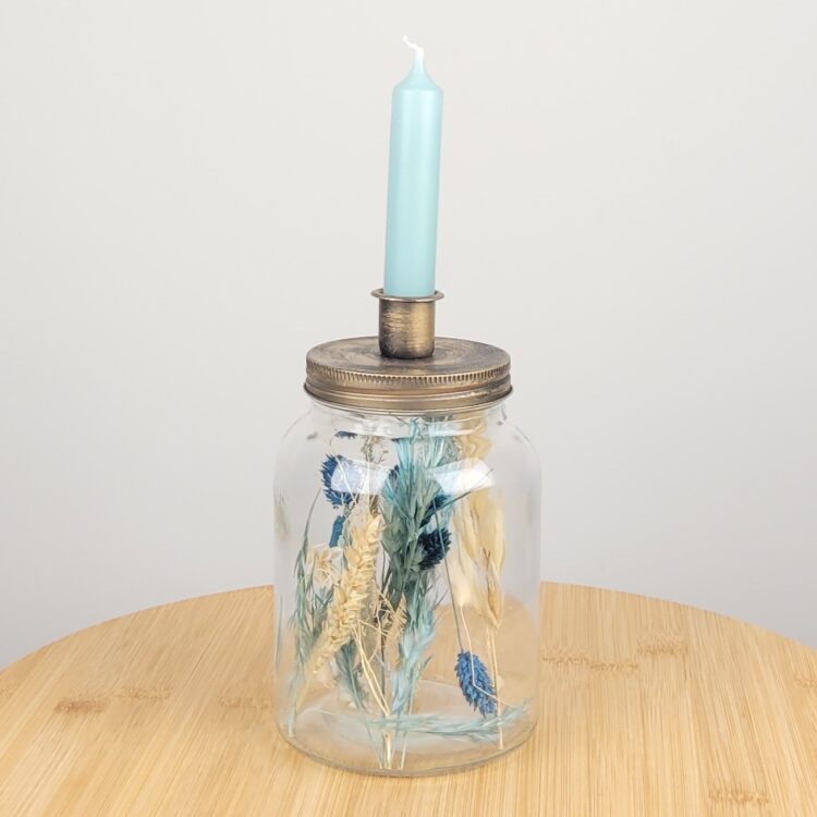 Kandelaar glas met droogbloemen blauw