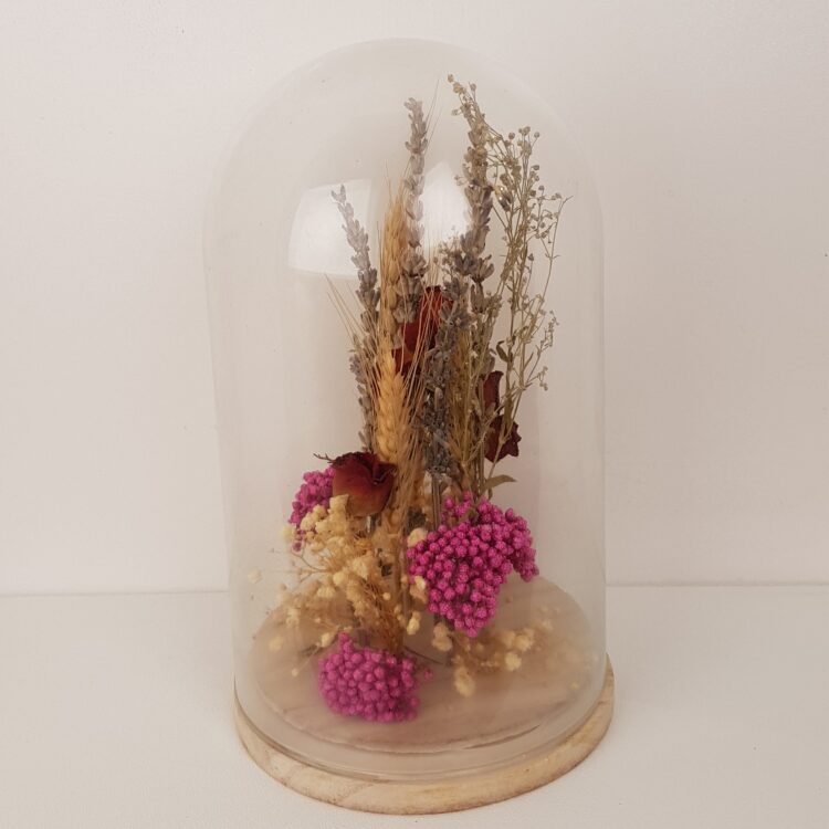 Stolp met droogbloemen, fuchsia