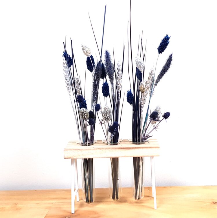 Droogbloemen in reageerbuisjes - donkerblauw