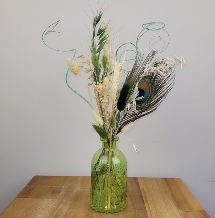 droogboeket-in-vaas-groen-pauwenveer