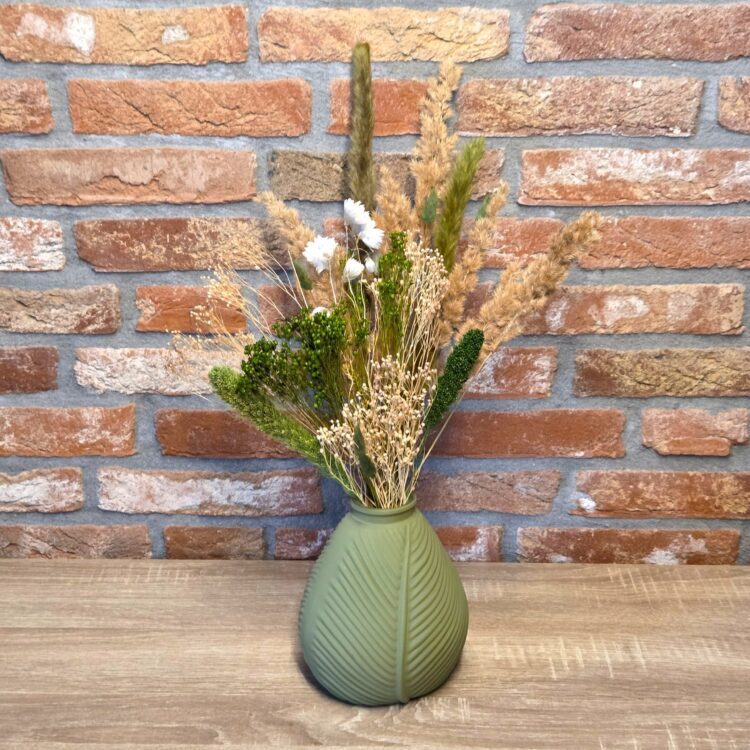 matgroen-vaasje-met-droogbloemetjes