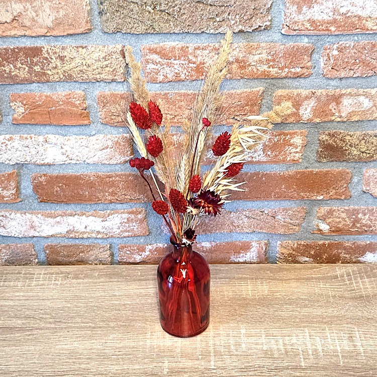 droogbloemetjes-in-rood-vaasje
