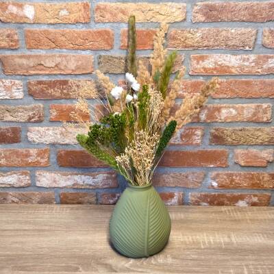 matgroen-vaasje-met-droogbloemetjes