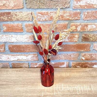 droogbloemetjes-in-rood-vaasje