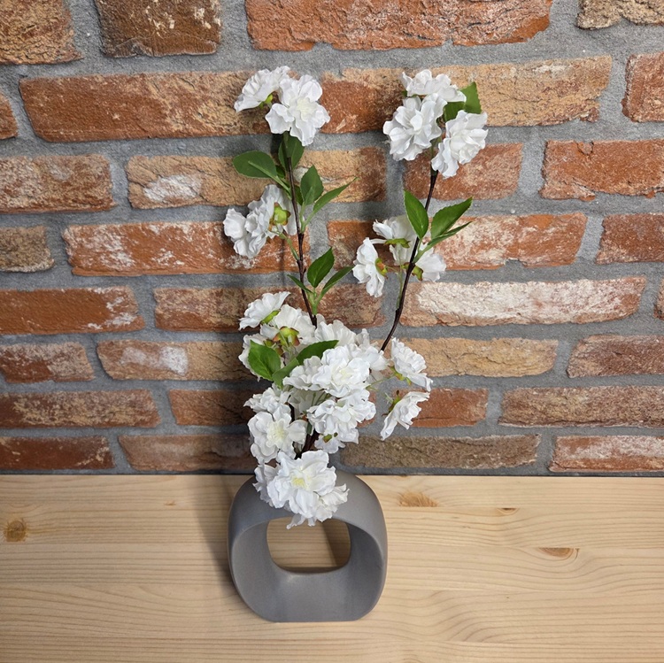 trendy-vaas-met-bloesem