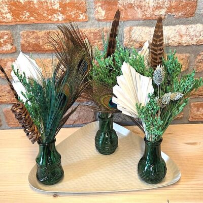 groene-vaasjes-met-droogbloemetjes